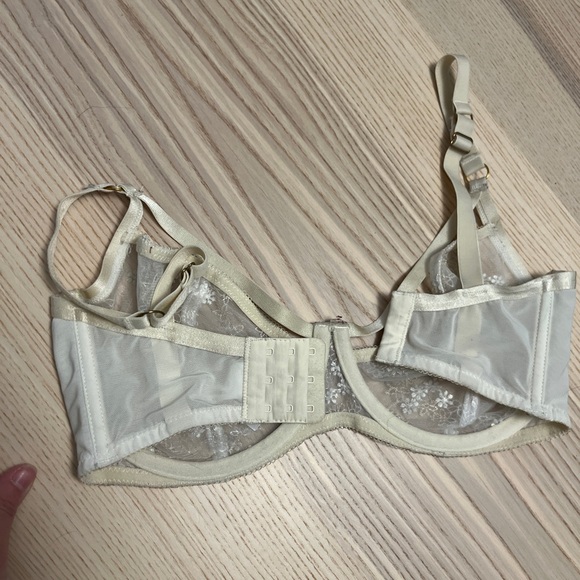 ASOS - Offwhite Bra - Size 32H - Picture 4 of 4